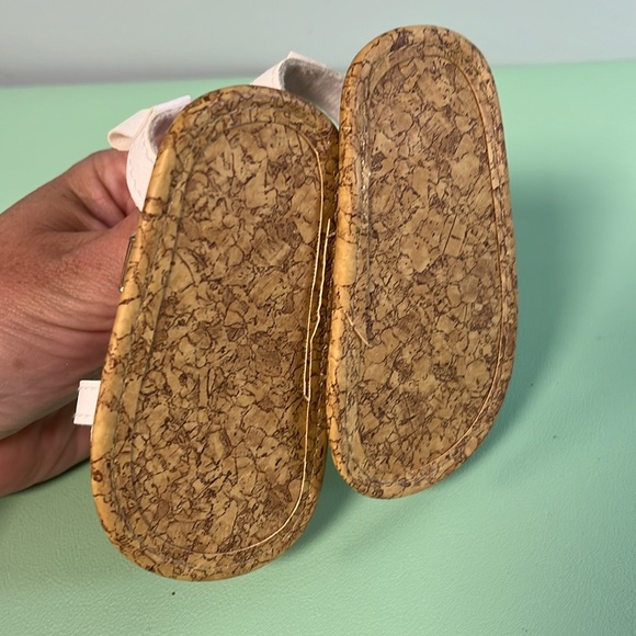 Carter’s White Baby Velcro Strapped Sandal, Baby Size 0-3 month, Baby First Shoe - Picture 5 of 7